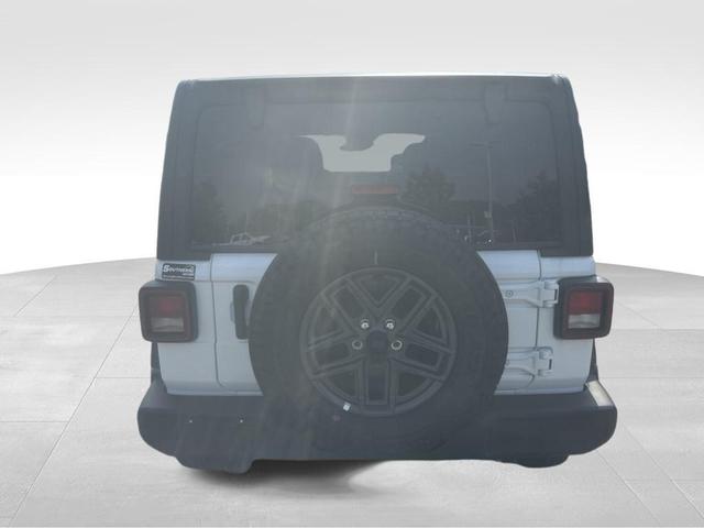 Photo of 2025 Bright White Clearcoat Jeep Wrangler