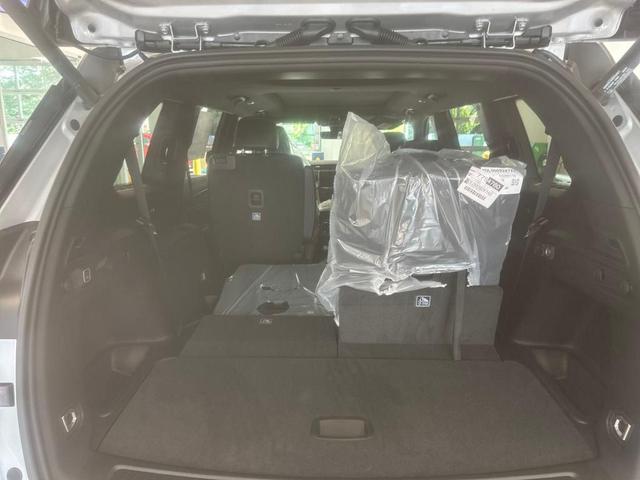 Photo of 2025 Silver Zynith Jeep Grand Cherokee L