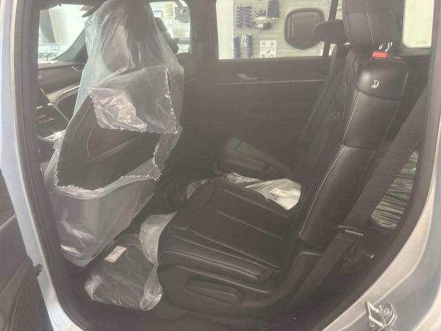 Photo of 2025 Silver Zynith Jeep Grand Cherokee L