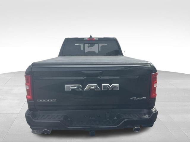 Photo of 2025 Diamond Black Crystal Pearlcoat RAM 1500