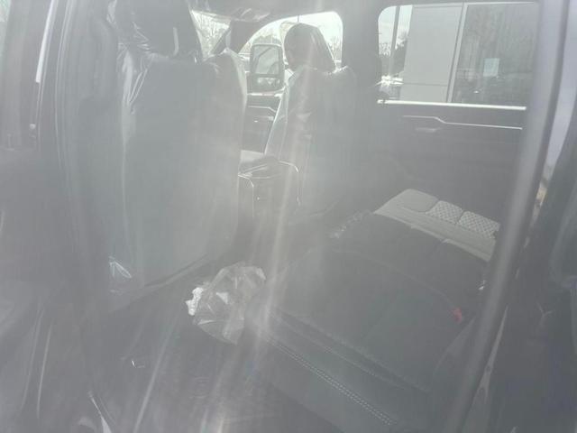 Photo of 2025 Diamond Black Crystal Pearlcoat RAM 1500