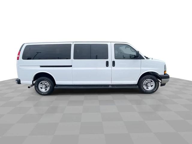Photo of 2019 Summit White Chevrolet Express 3500