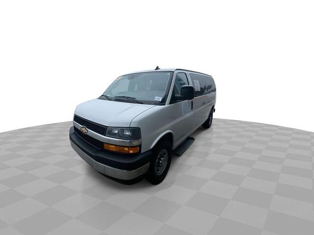 Photo of 2019 Summit White Chevrolet Express 3500