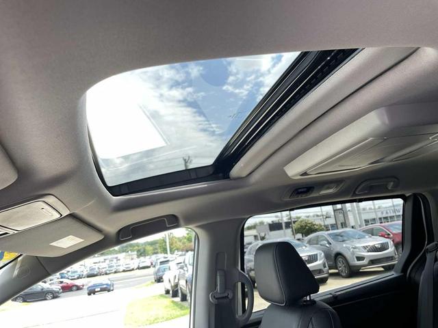 Photo of 2024 Platinum White Pearl Honda Odyssey