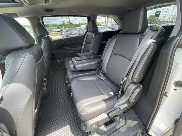 Photo of 2024 Platinum White Pearl Honda Odyssey