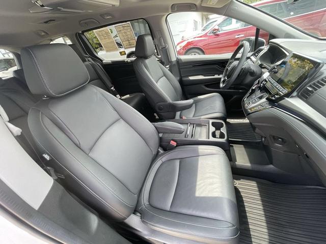 Photo of 2024 Platinum White Pearl Honda Odyssey