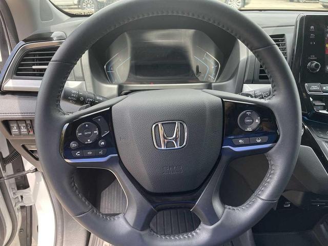 Photo of 2024 Platinum White Pearl Honda Odyssey