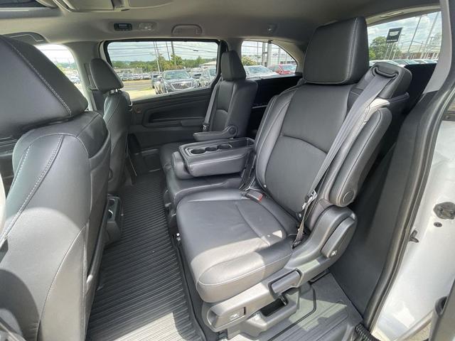 Photo of 2024 Platinum White Pearl Honda Odyssey