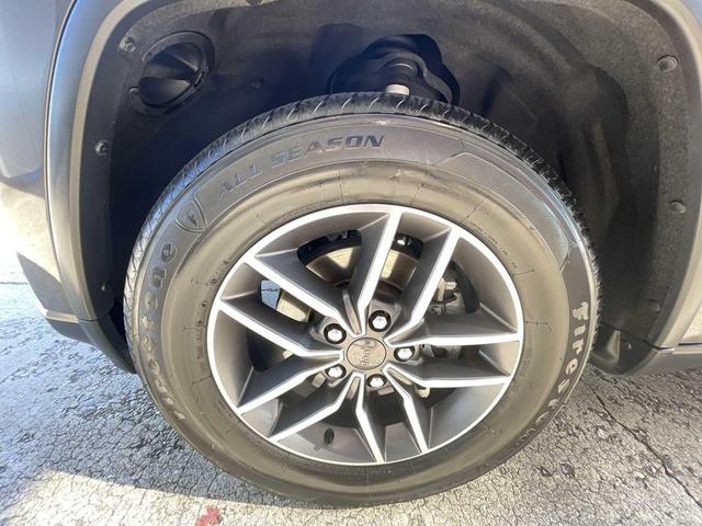 Photo of 2020 Granite Crystal Metallic Clearcoat Jeep Grand Cherokee