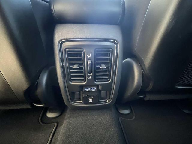 Photo of 2020 Granite Crystal Metallic Clearcoat Jeep Grand Cherokee