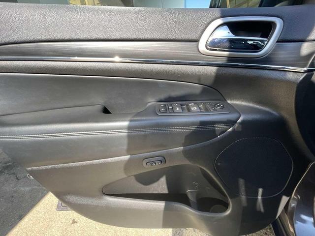Photo of 2020 Granite Crystal Metallic Clearcoat Jeep Grand Cherokee