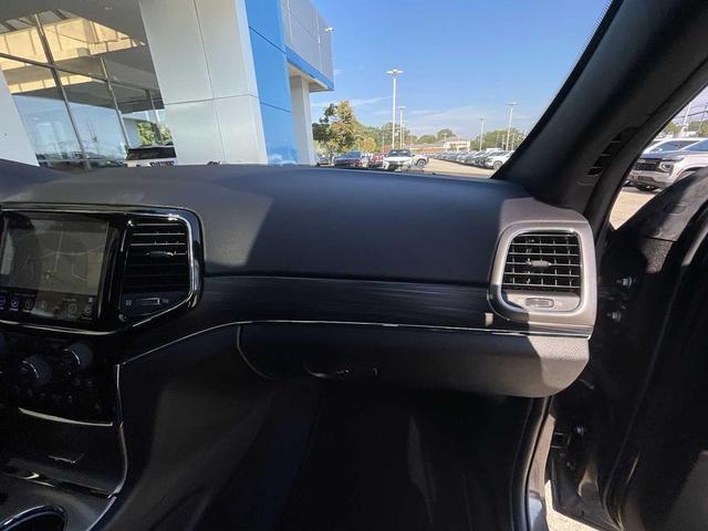 Photo of 2020 Granite Crystal Metallic Clearcoat Jeep Grand Cherokee