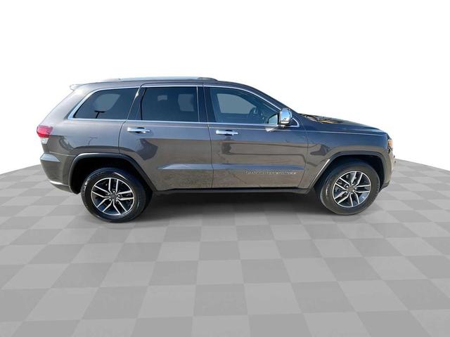 Photo of 2020 Granite Crystal Metallic Clearcoat Jeep Grand Cherokee