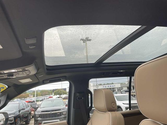 Photo of 2024 Summit White Chevrolet Tahoe