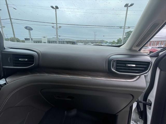 Photo of 2021 Star White Metallic Tri-Coat Ford Explorer