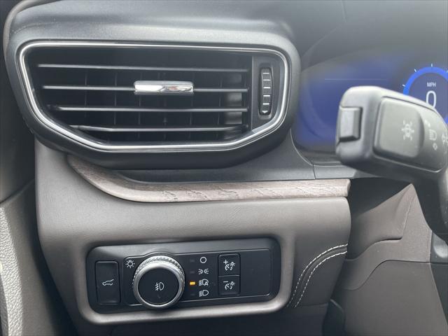 Photo of 2021 Star White Metallic Tri-Coat Ford Explorer