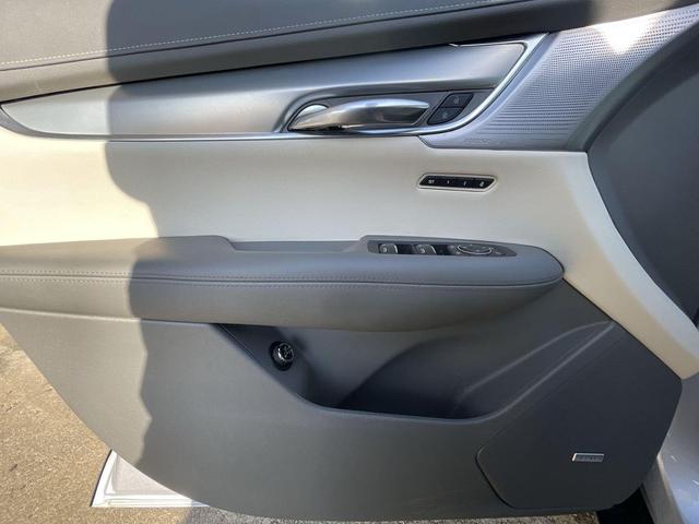 Photo of 2020 Radiant Silver Metallic Cadillac XT5