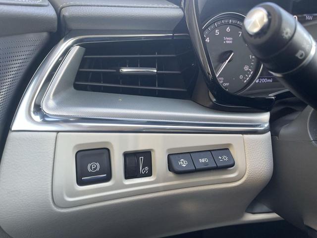 Photo of 2020 Radiant Silver Metallic Cadillac XT5