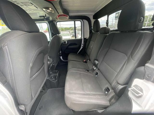 Photo of 2020 Bright White Clearcoat Jeep Gladiator