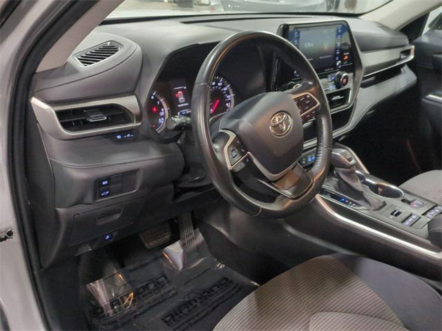 Photo of 2022 Celestial Silver Toyota Highlander