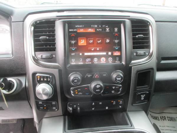 Photo of 2017 Bright White Clearcoat RAM 1500