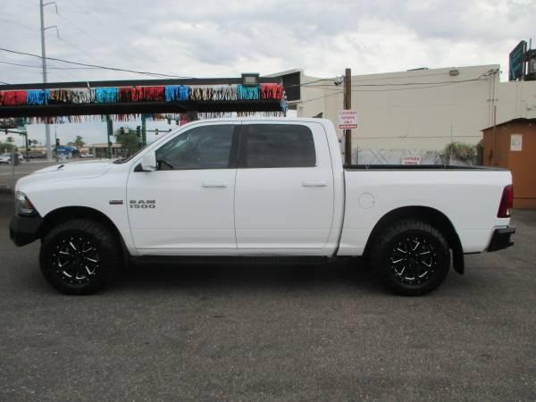 Photo of 2017 Bright White Clearcoat RAM 1500