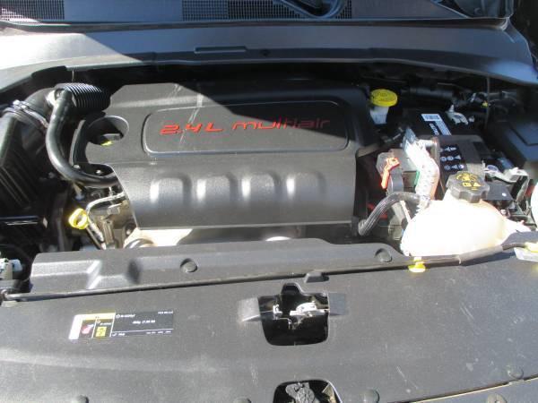 Photo of 2022 Granite Crystal Metallic Clearcoat Jeep Compass