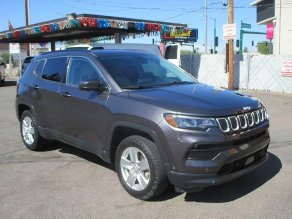 Photo of 2022 Granite Crystal Metallic Clearcoat Jeep Compass