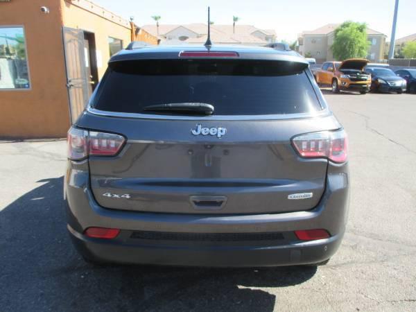 Photo of 2022 Granite Crystal Metallic Clearcoat Jeep Compass