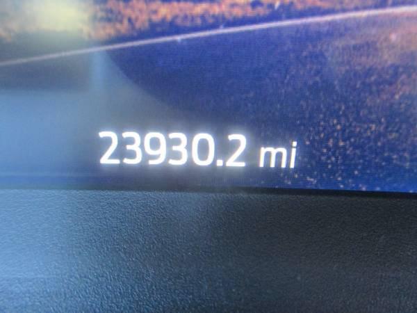 Photo of 2022 Star White Metallic Tri-Coat Ford Explorer