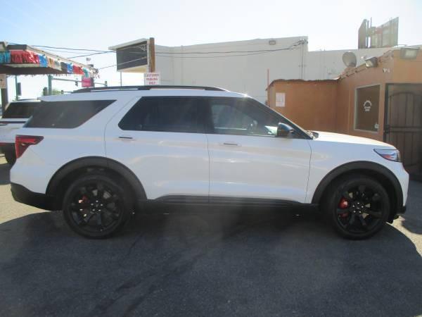 Photo of 2022 Star White Metallic Tri-Coat Ford Explorer