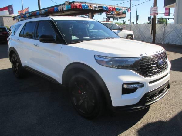 Photo of 2022 Star White Metallic Tri-Coat Ford Explorer