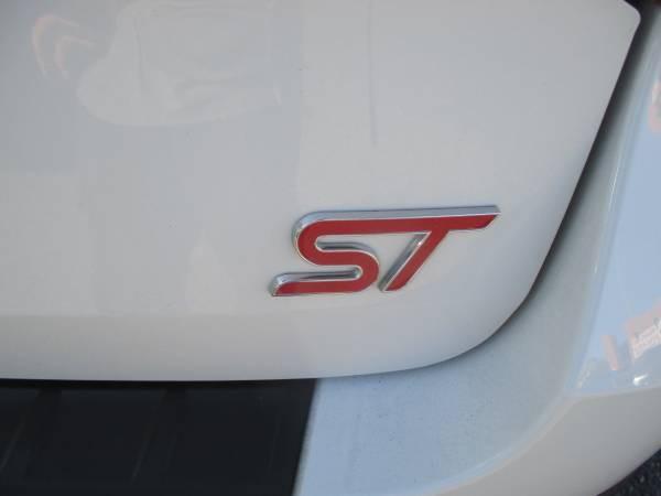 Photo of 2022 Star White Metallic Tri-Coat Ford Explorer