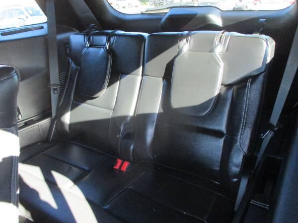 Photo of 2022 Star White Metallic Tri-Coat Ford Explorer