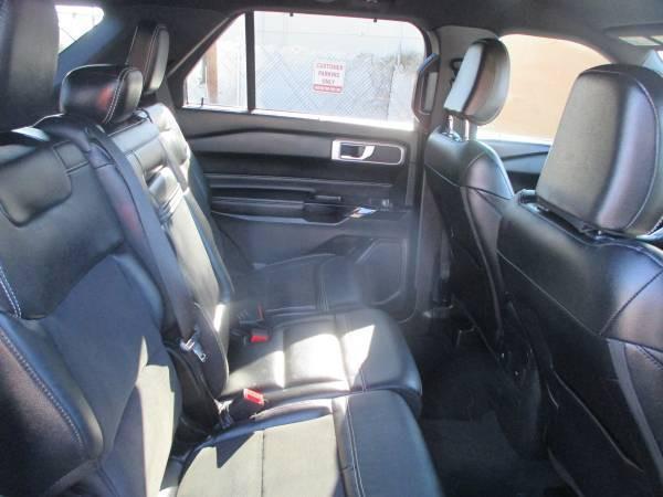 Photo of 2022 Star White Metallic Tri-Coat Ford Explorer