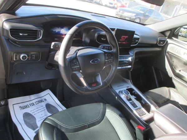 Photo of 2022 Star White Metallic Tri-Coat Ford Explorer