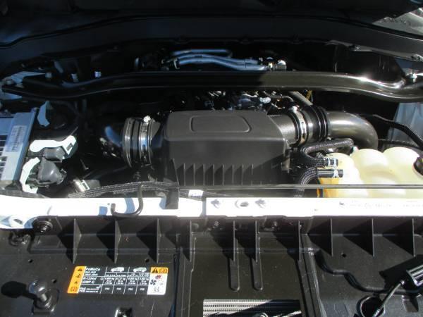 Photo of 2022 Star White Metallic Tri-Coat Ford Explorer