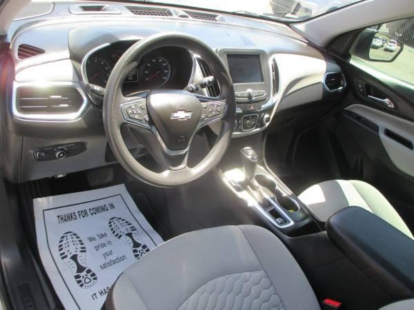 Photo of 2020 Silver Ice Metallic Chevrolet Equinox