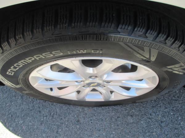 Photo of 2020 Silver Ice Metallic Chevrolet Equinox
