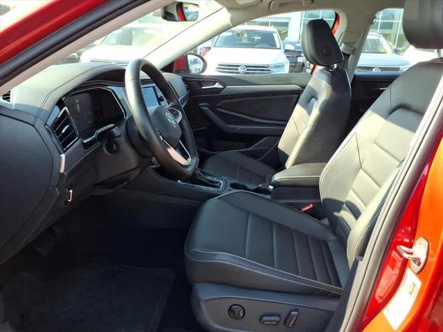 Photo of 2022 Kings Red Volkswagen Jetta