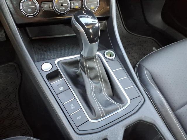 Photo of 2022 Kings Red Volkswagen Jetta