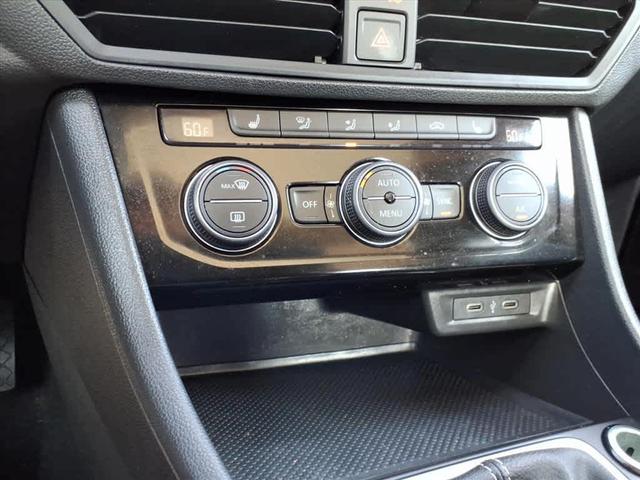 Photo of 2022 Kings Red Volkswagen Jetta