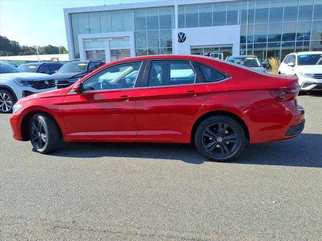 Photo of 2022 Kings Red Volkswagen Jetta