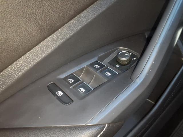 Photo of 2022 Kings Red Volkswagen Jetta