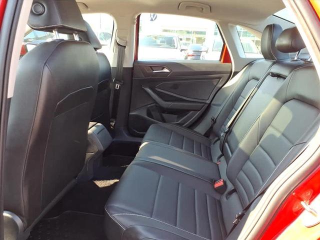 Photo of 2022 Kings Red Volkswagen Jetta