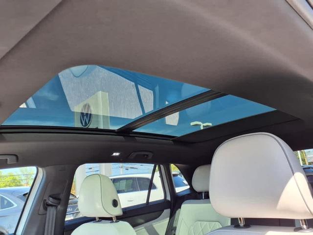 Photo of 2024 Opal White Pearl Effect Volkswagen Atlas Cross Sport