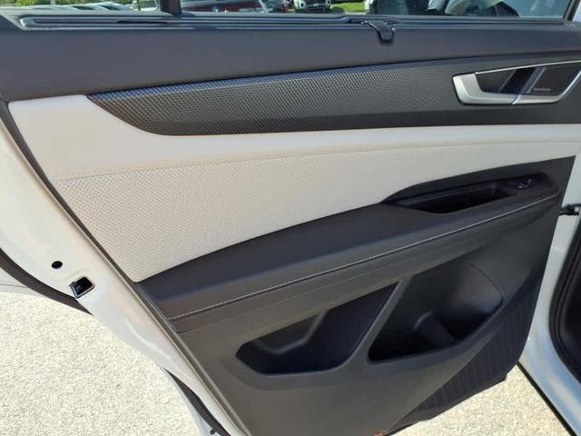 Photo of 2024 Opal White Pearl Effect Volkswagen Atlas Cross Sport