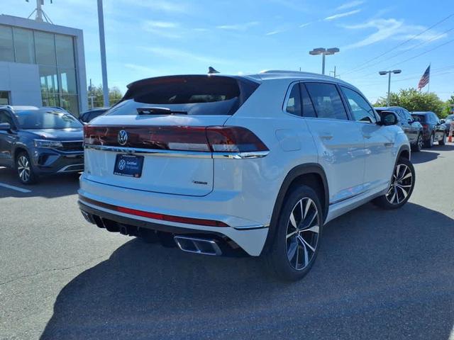 Photo of 2024 Opal White Pearl Effect Volkswagen Atlas Cross Sport