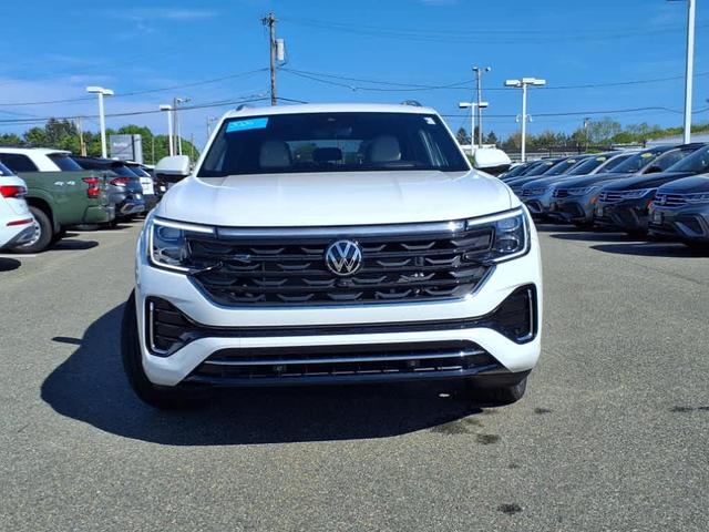 Photo of 2024 Opal White Pearl Effect Volkswagen Atlas Cross Sport