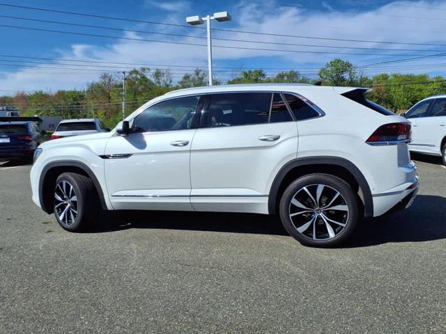 Photo of 2024 Opal White Pearl Effect Volkswagen Atlas Cross Sport